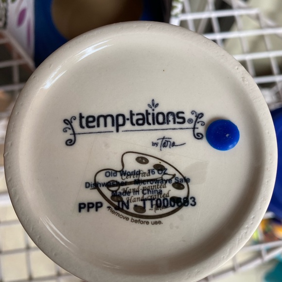 Confetti temptations travel mug. New in box. - Picture 4 of 5